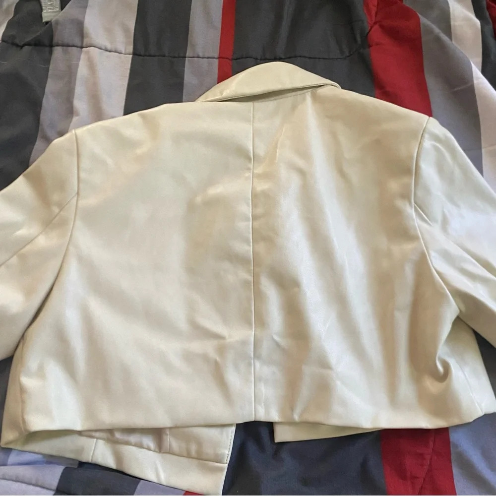 Urban Outfitters Cropped Leather Blazer - Picture 3 of 3